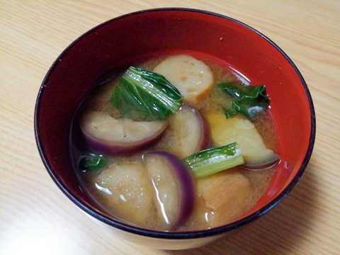 なすと麩と小松菜の味噌汁